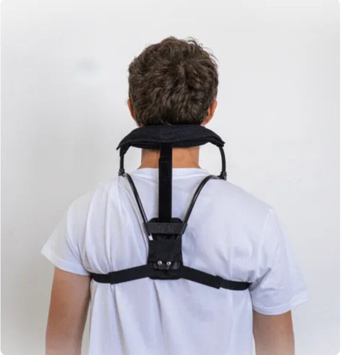 Opérateur vu de dos avec un exosquelette Moon