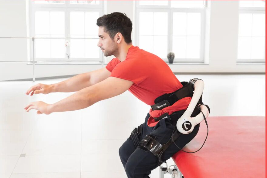 Personne portant un Hal Lumbar
