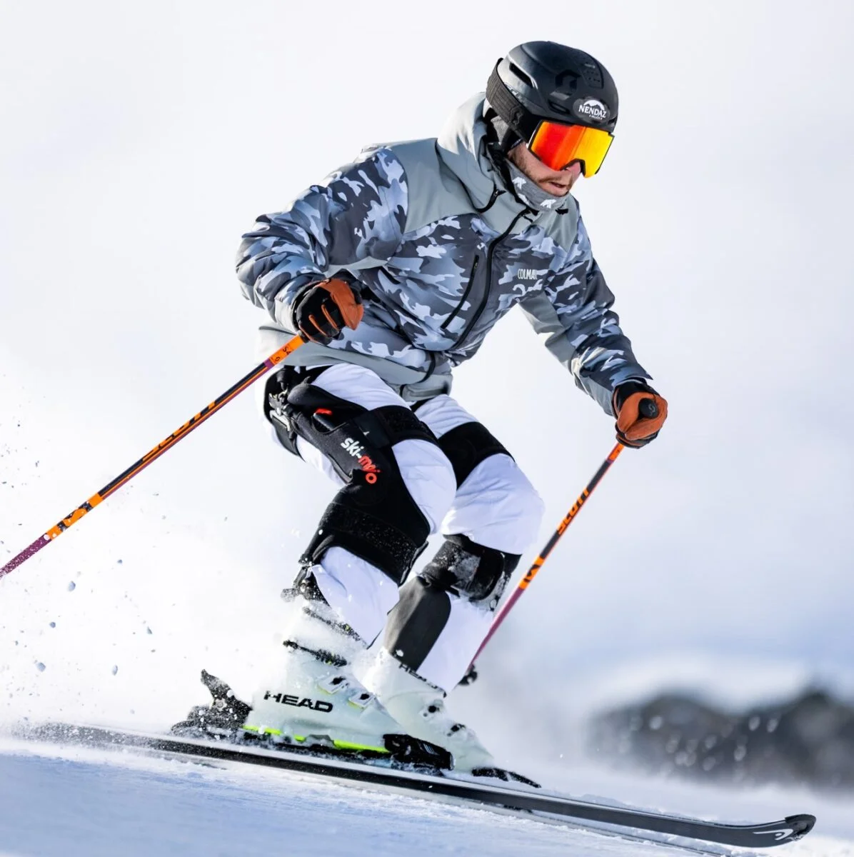 Skieur avec Ski Mojo exosquelette